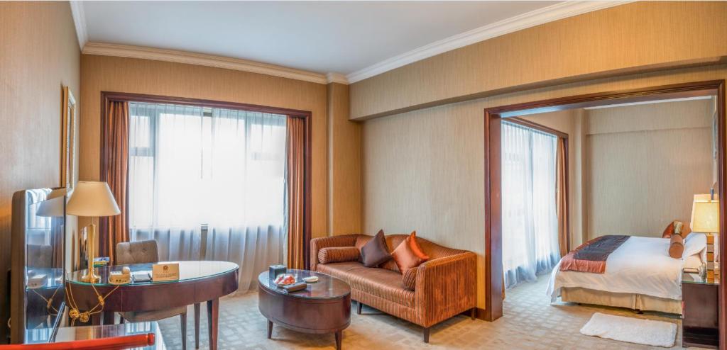 Сьюит (Улучшенный люкс), Grand International Hotel