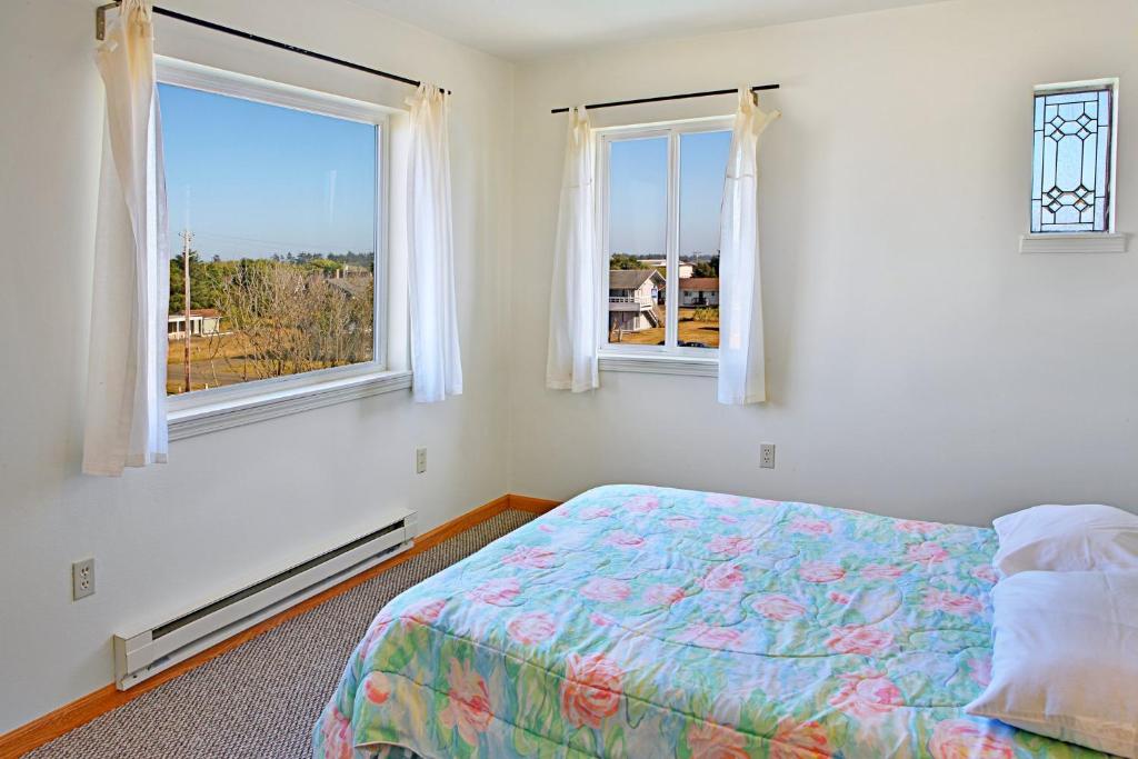 Top Town Condo at Maris Stella image