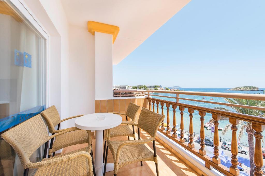 Апартаменты (Апартаменты с видом на море), Apartamentos Es Cañe