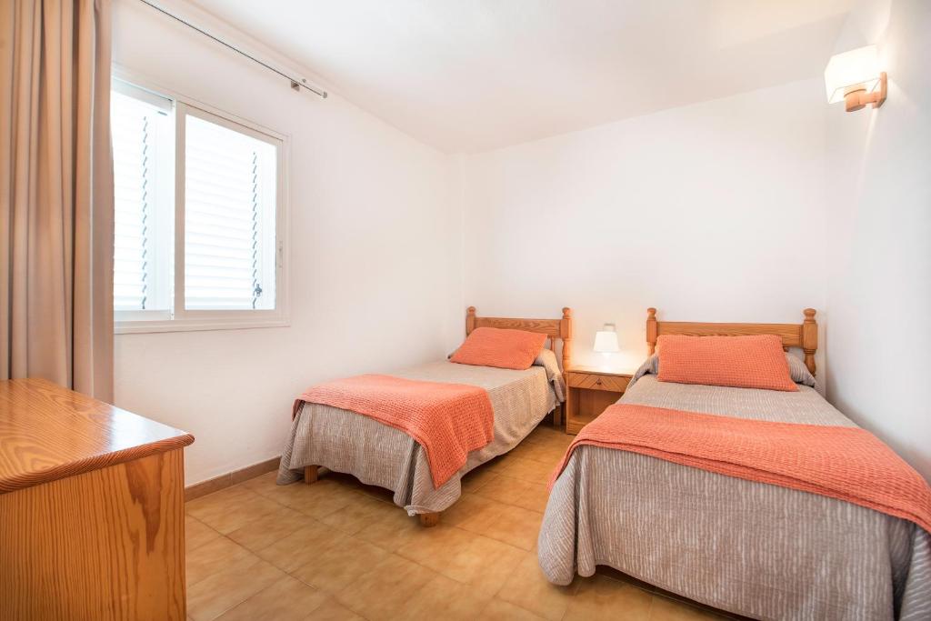 Апартаменты (Апартаменты с видом на море), Apartamentos Es Cañe