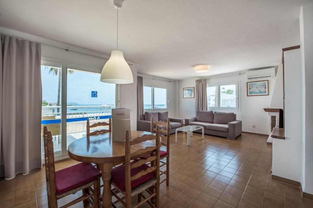 Апартаменты (Апартаменты с 3 спальнями), Apartamentos Es Cañe