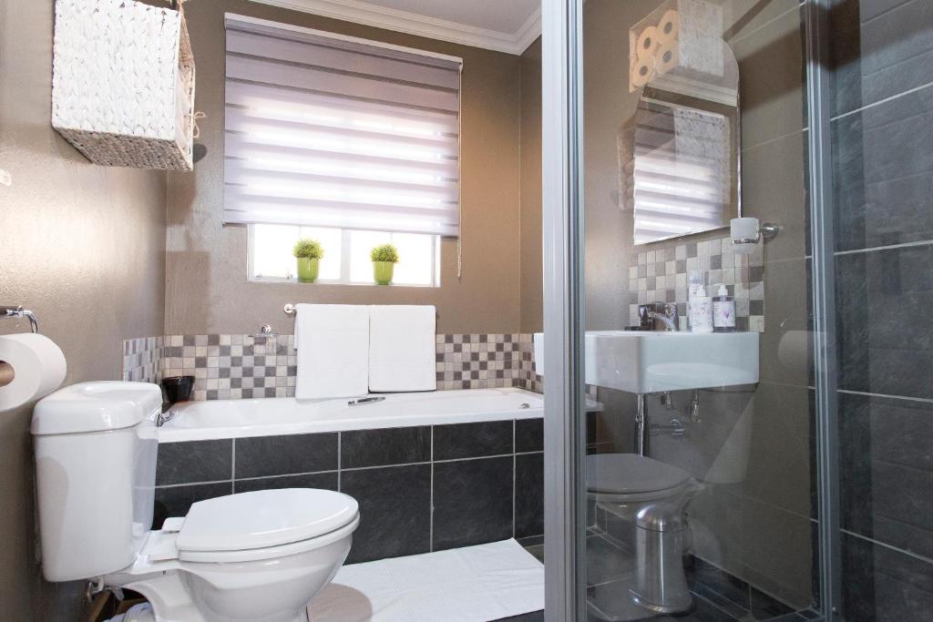 3 Lux Suites photo 3