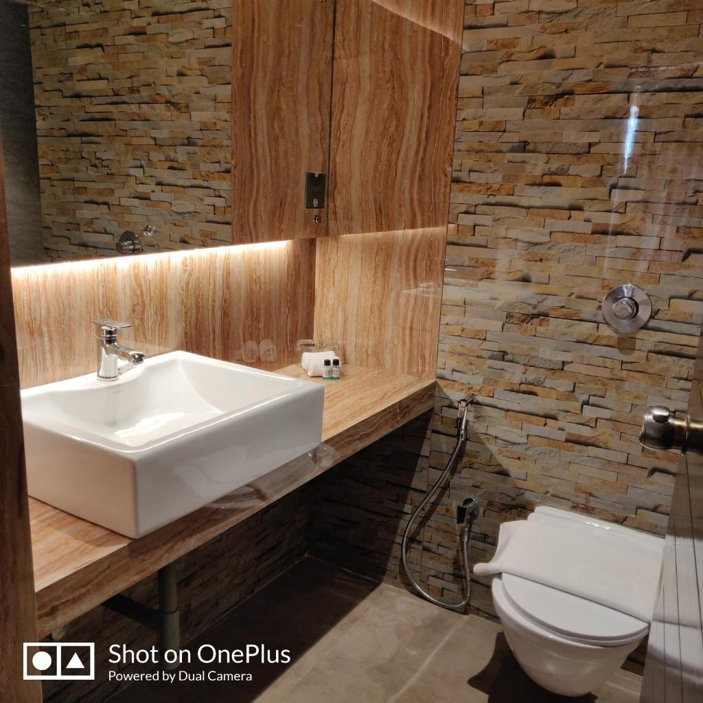 Двухместный (Улучшенный двухместный номер с 1 кроватью), iWE Suites by Pathtrails
