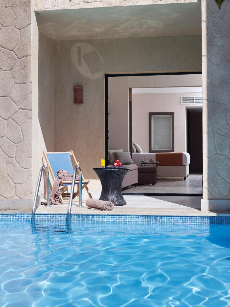 Двухместный (Семейный номер у кромки бассейна), Coral Sea Aqua Club Resort