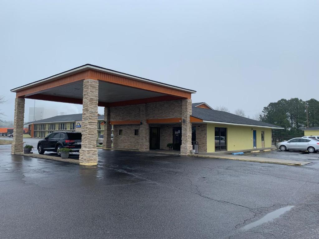 Days Inn by Wyndham Aiken - Interstate Hwy 20 image