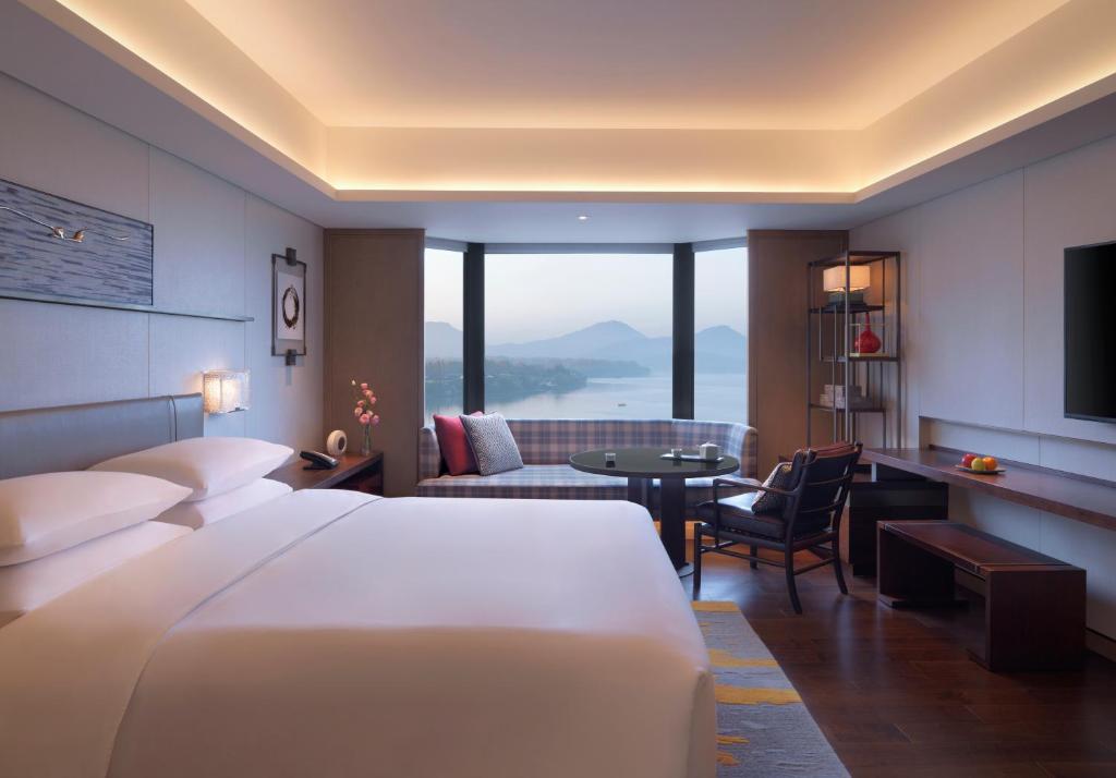 Двухместный (Номер с кроватью размера «king-size» и видом на озеро), Hyatt Regency Hangzhou
