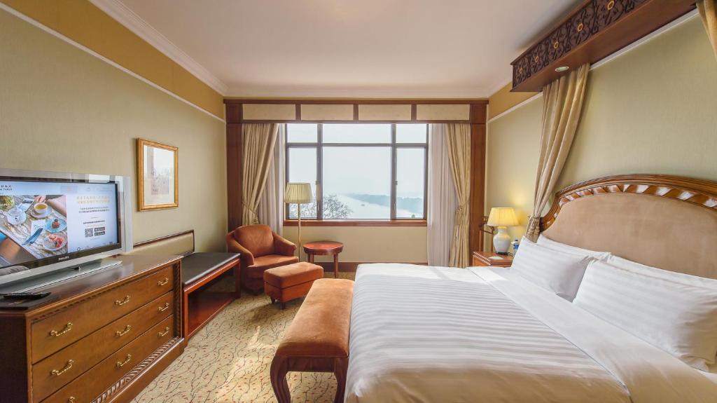Сьюит (Люкс с видом на озеро), Shangri-La Hotel, Hangzhou