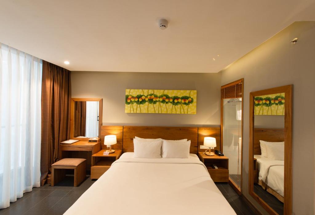 Двухместный (Номер Делюкс с кроватью размера «king-size» и балконом), Maple Hotel & Apartment