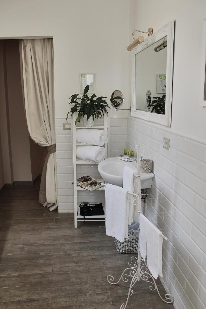 Cas'E Charming House - Tap to explore photos