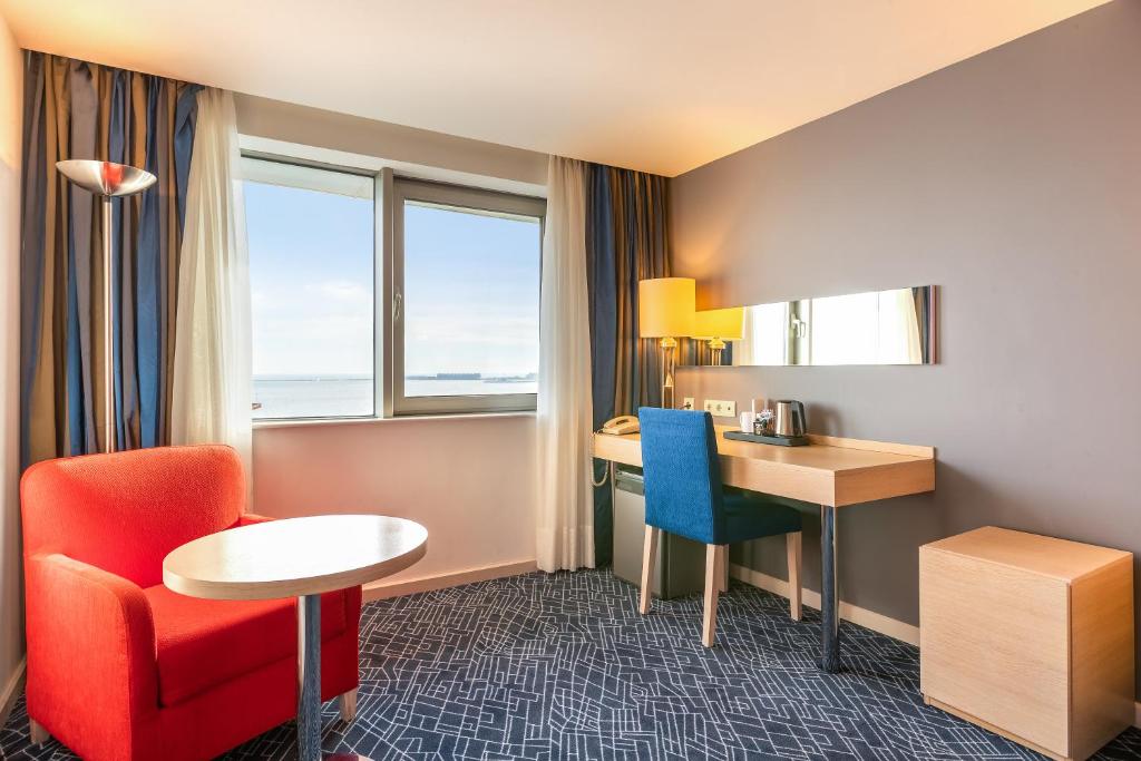 Двухместный (Улучшенный номер с видом на море), Отель Park Inn by Radisson Azerbaijan