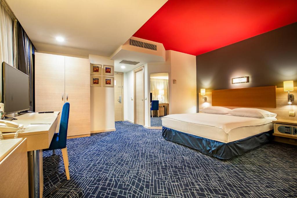 Сьюит (Полулюкс с видом на город), Отель Park Inn by Radisson Azerbaijan