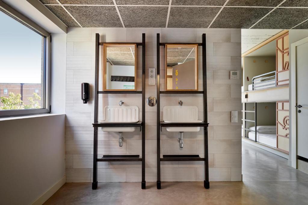 Семейный (Cемейный номер с собственной ванной комнатой), Unite Hostel Barcelona