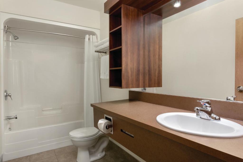 Days Inn by Wyndham Levis photo 3