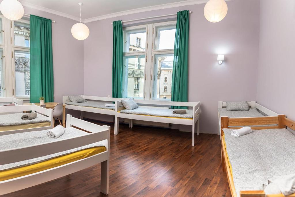 Номер (Номер с 7 кроватями с общей ванной комнатой), Hostel Folklor