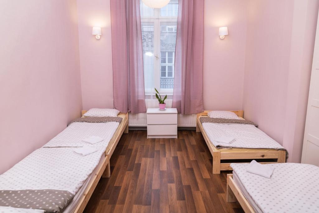 Номер (Номер с 5 кроватями с общей ванной комнатой), Hostel Folklor