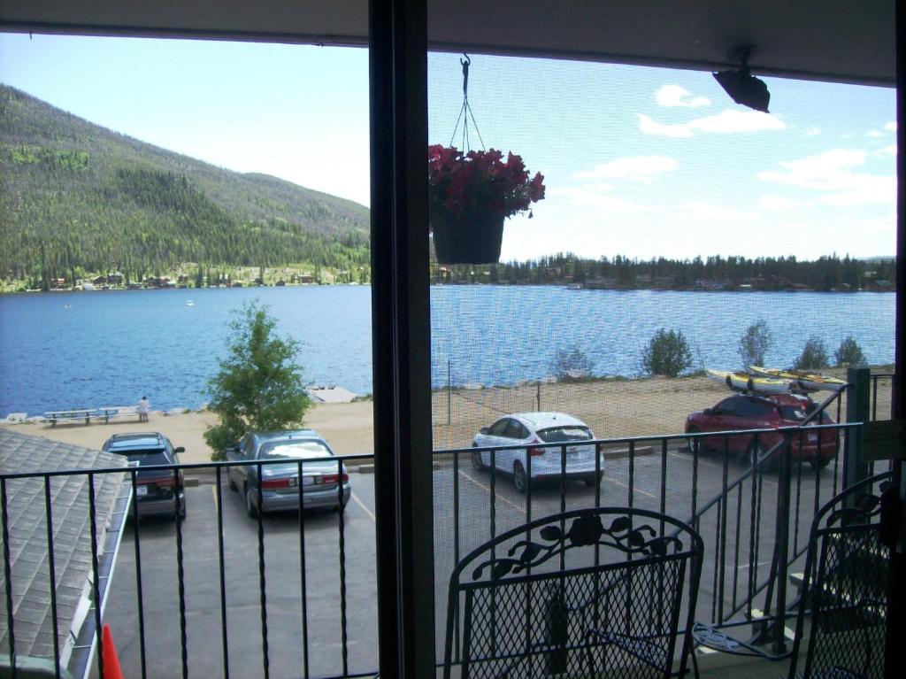 Western Riviera Lakeside Lodging photo 1