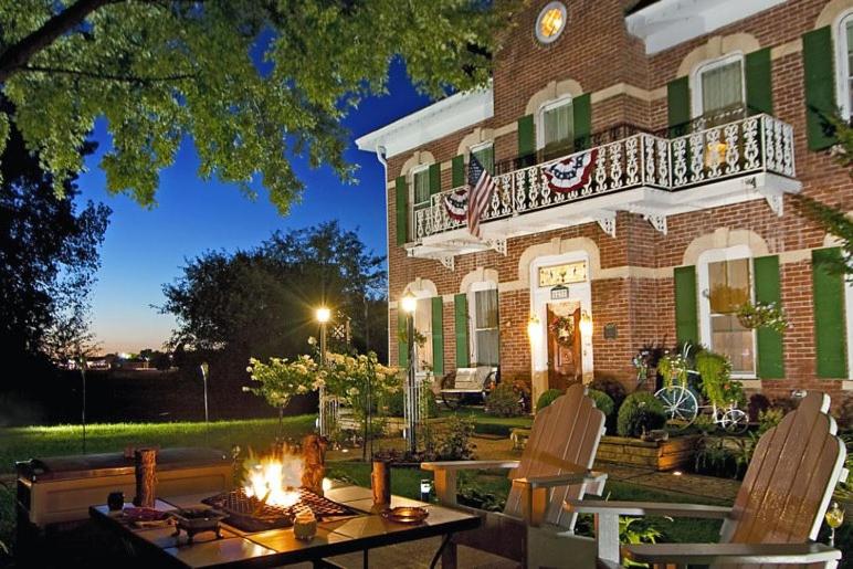 Cloran Mansion Bed & Breakfast image