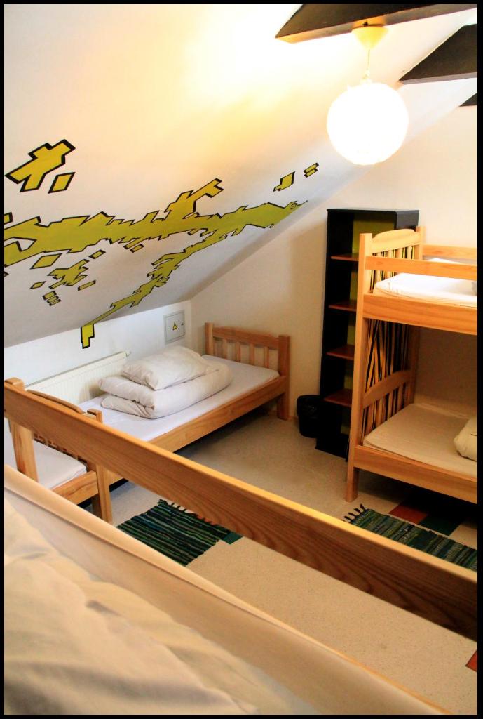 Номер (Кровать в общем 6-местном номере для мужчин и женщин), Pogo Hostel