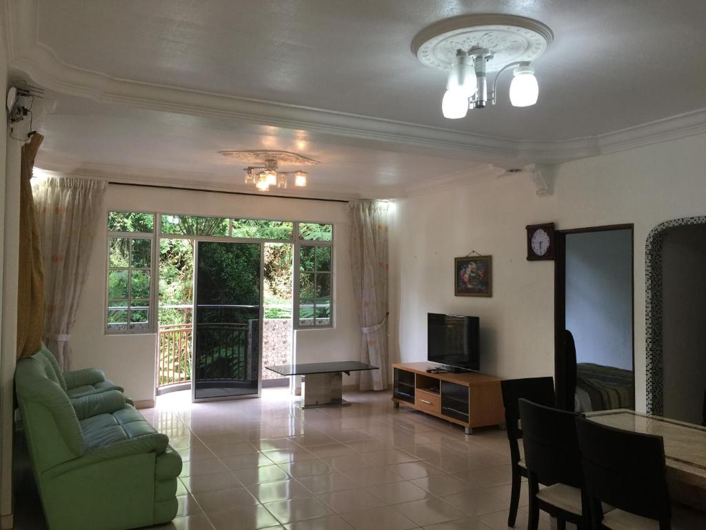 Cameron Supersave Apartment @ Crown Imperial Court photo 2