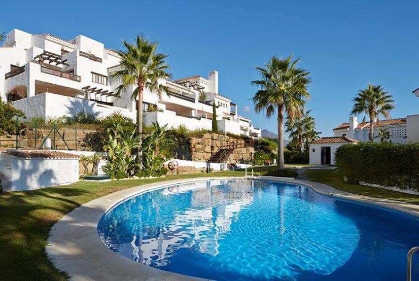 Luxury apartment set in Doña Julia Golf Course photo 1