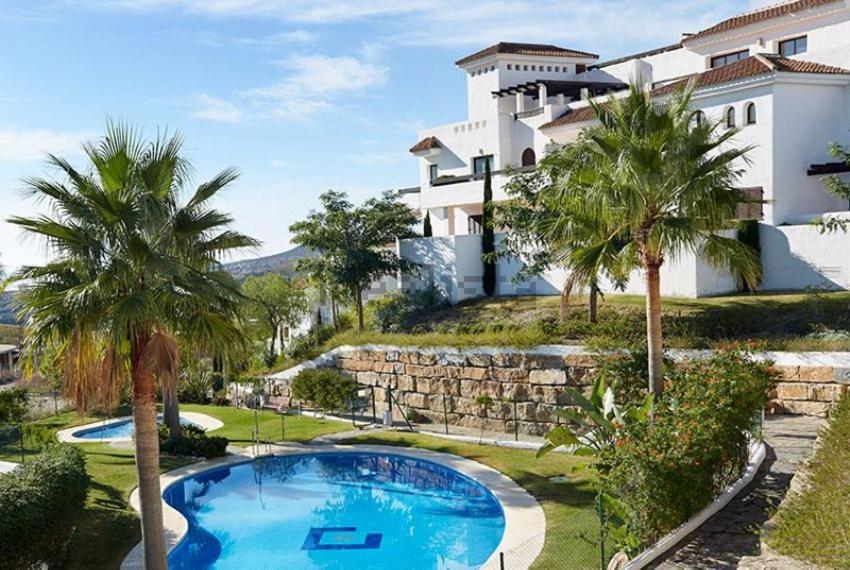 Luxury apartment set in Doña Julia Golf Course photo 3