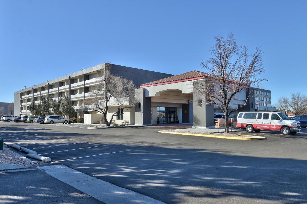 Ramada Plaza by Wyndham Albuquerque Midtown image