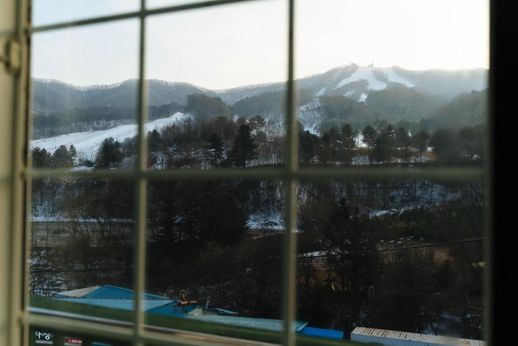 White Cabin photo 3