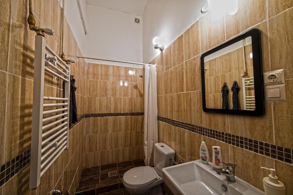 No. 11 Apartment with 2 bathrooms next to railway station - Tap to explore photos