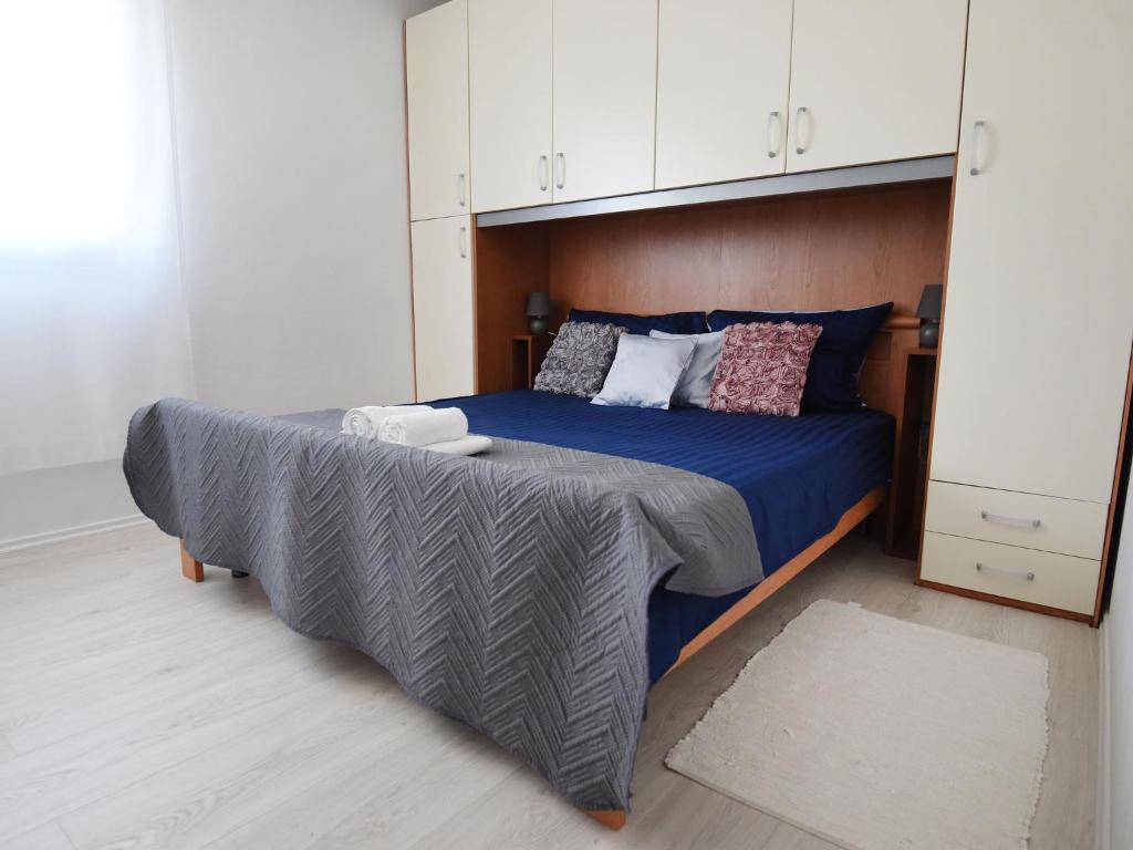 Scenic apartment in Maslenica with terrace photo 2