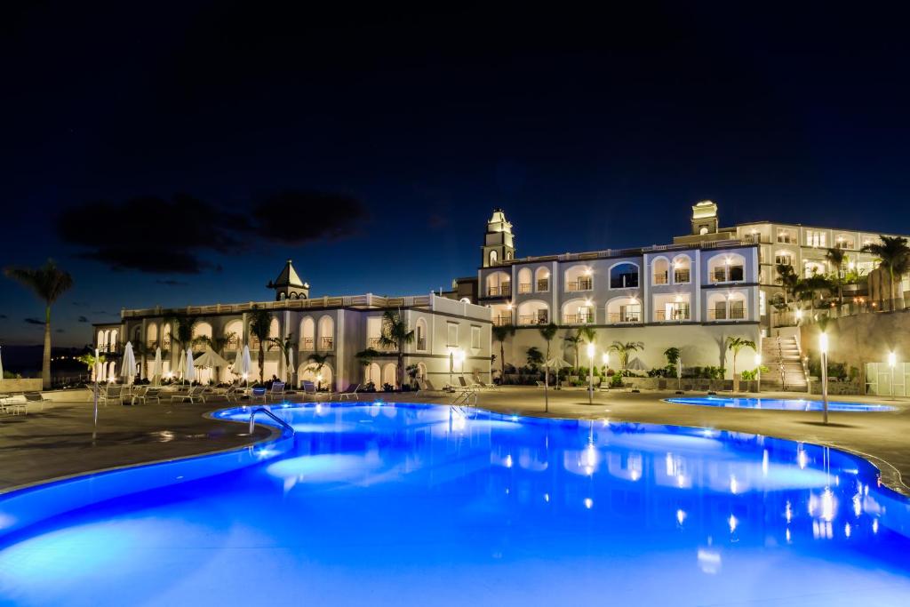 Royal Palm Resort & Spa - Adults Only photo 3