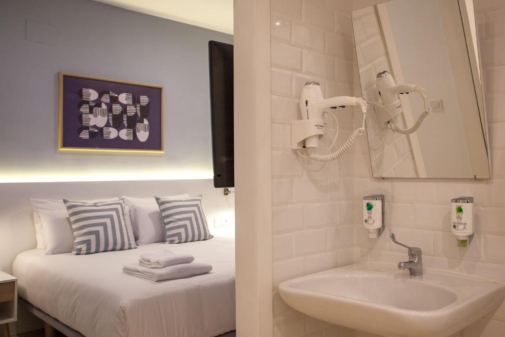 Студио (Номер-студио с кроватью размера «queen-size»), Gran Central Suites