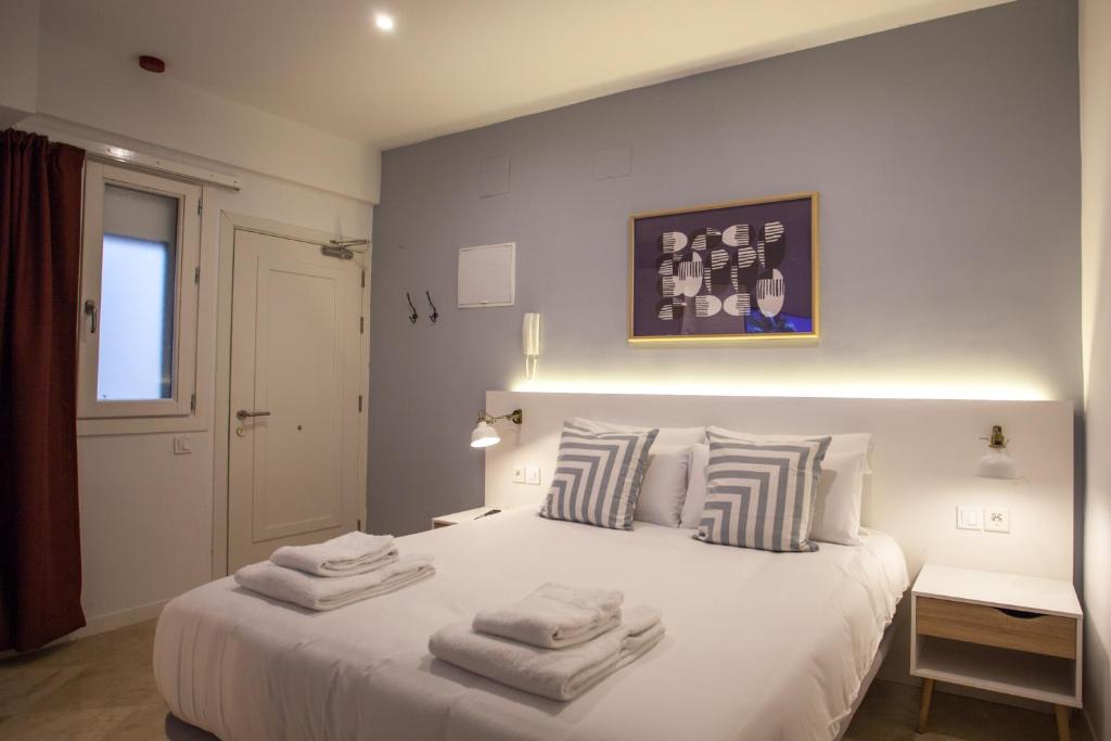Студио (Номер-студио с кроватью размера «queen-size»), Gran Central Suites