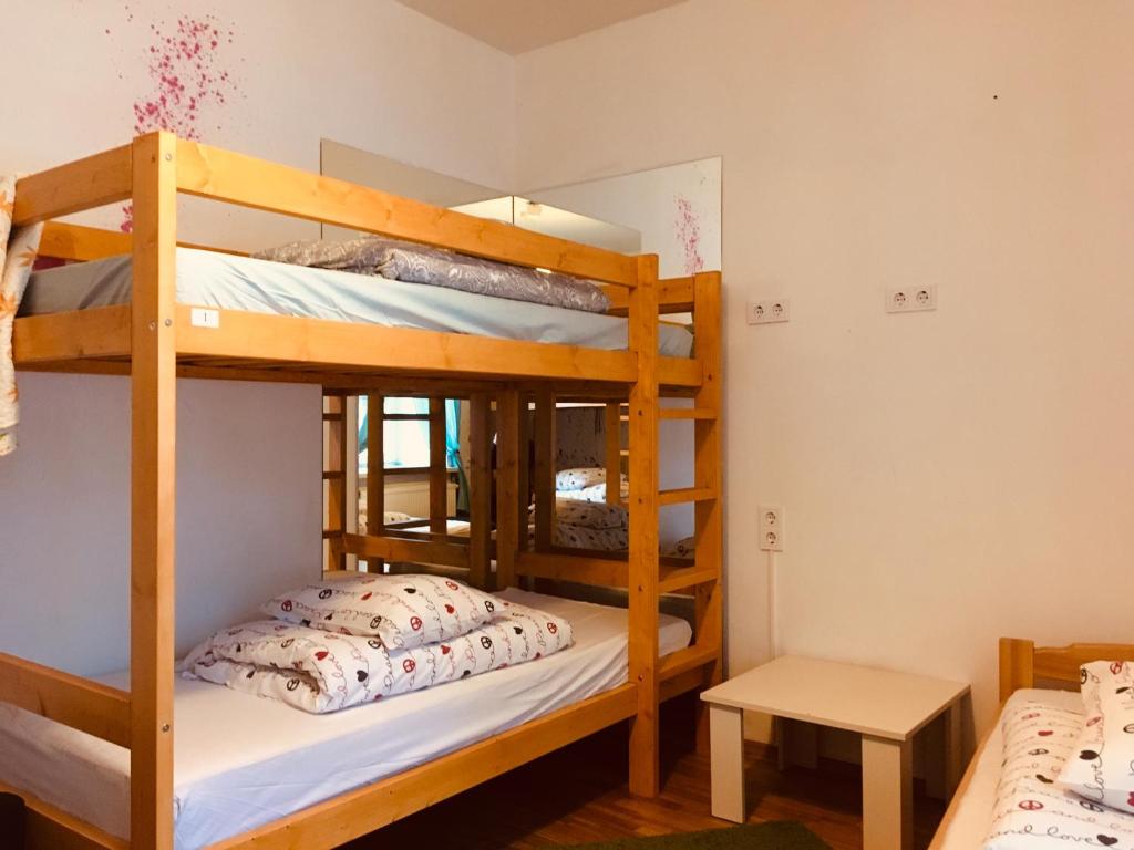 Номер (Кровать в общем 6-местном номере для мужчин и женщин), Pogo Hostel