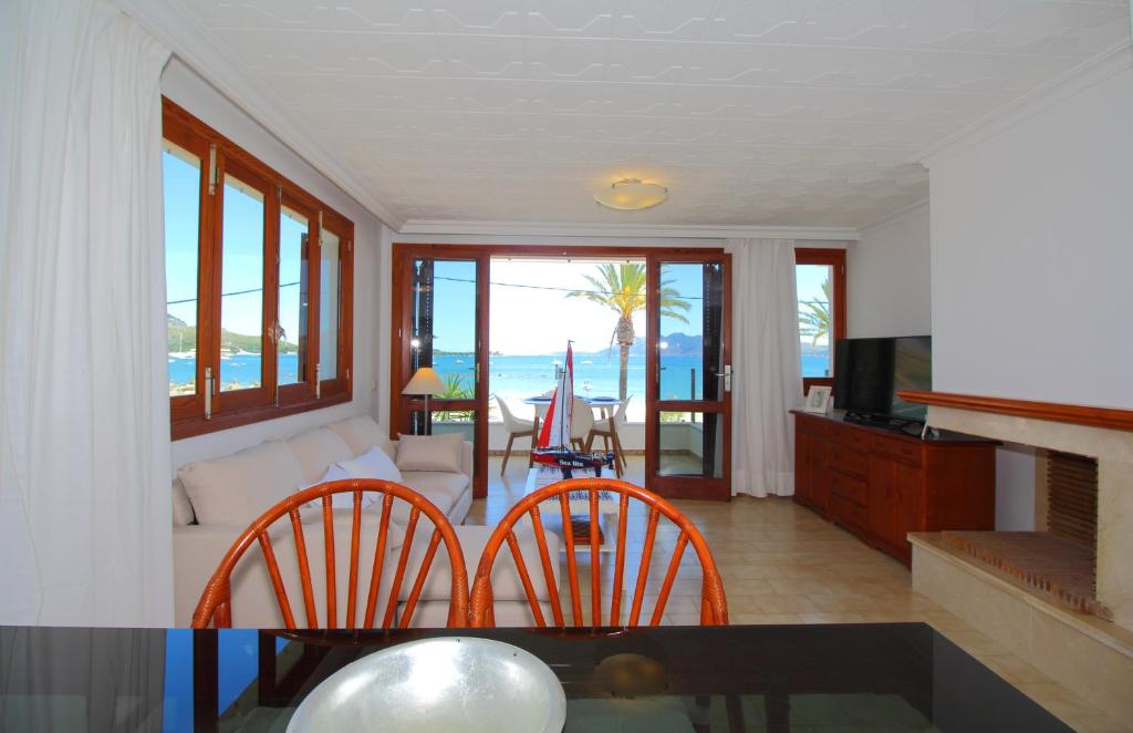 FAMILY SEAFRONT APT FANTASTIC SEAVIEW photo 3