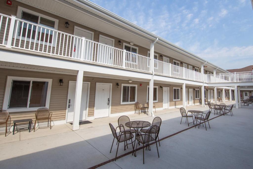 Affordable Suites of America Portage photo 1