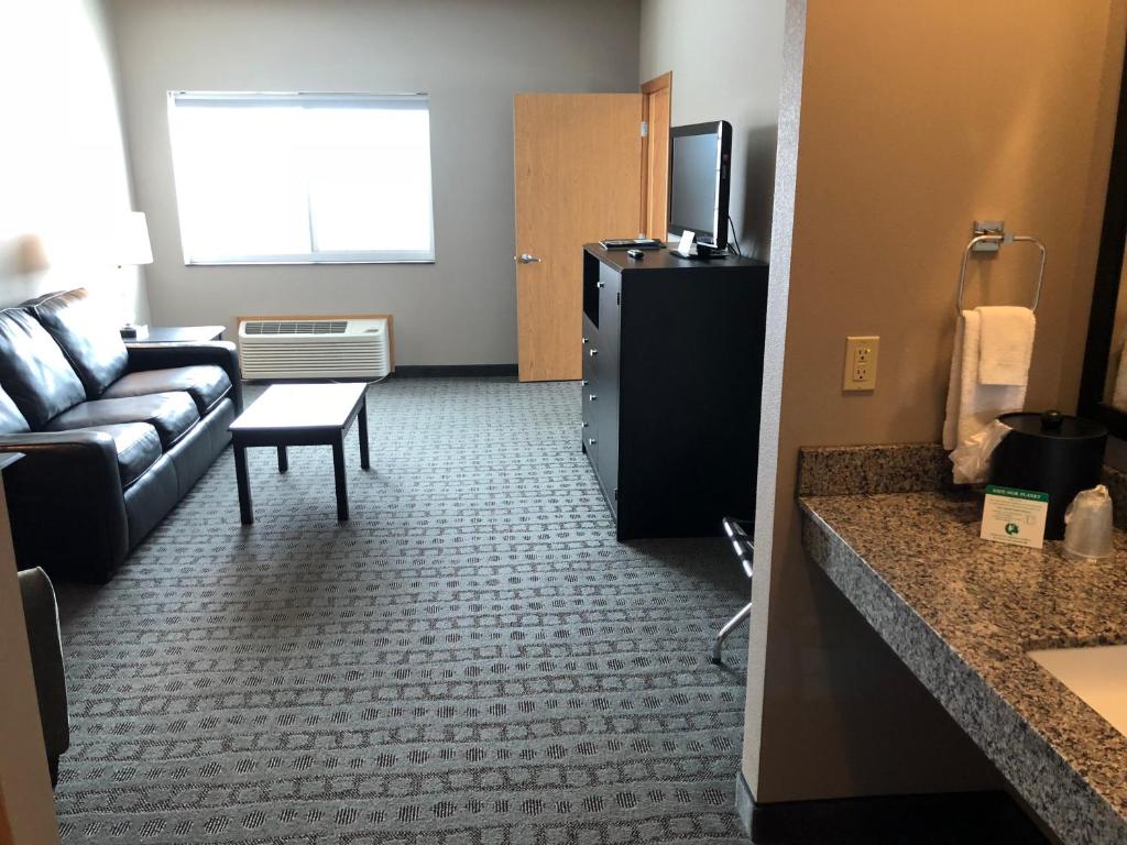 Okoboji Inn & Suites photo 4