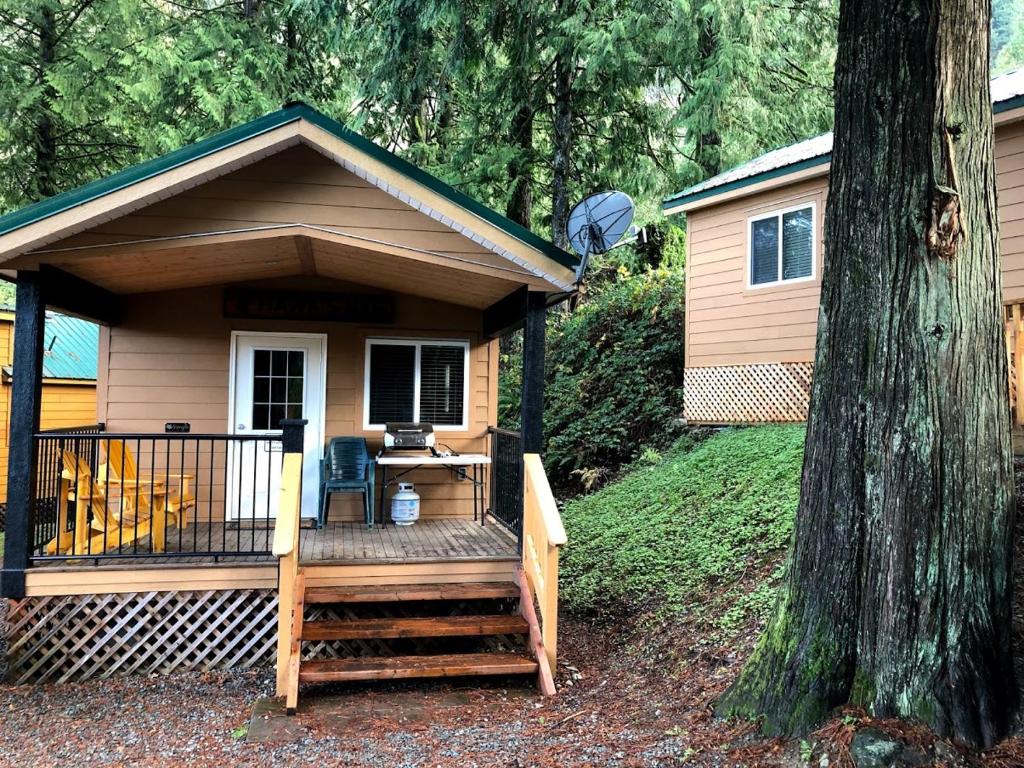 Camperland Bridal Falls RV Resort & Cabins photo 4