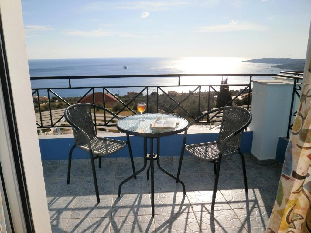 Casa De Blue Studios & Apartments photo 4