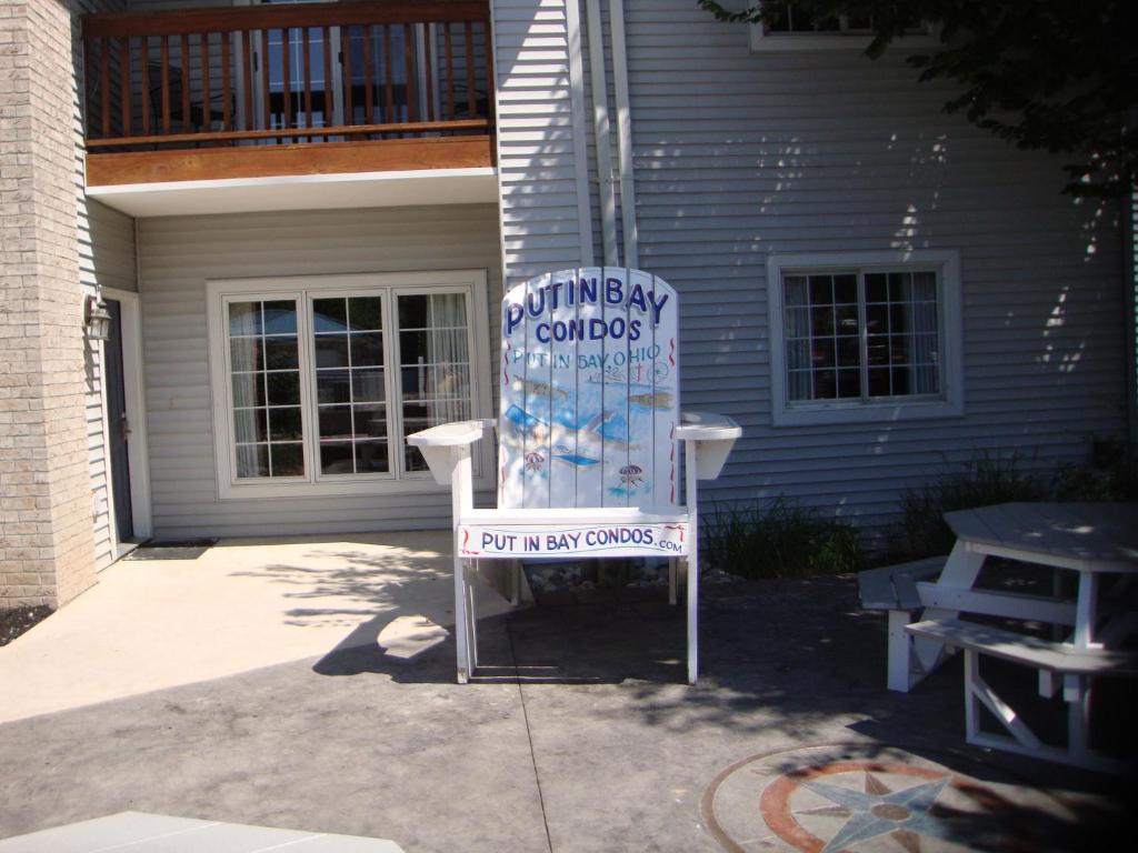 Put-in-Bay Poolview Condo #5 image