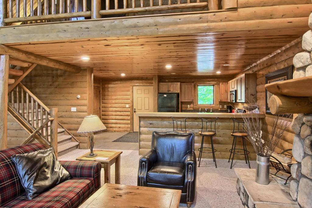 823 Mountain Cabin photo 2