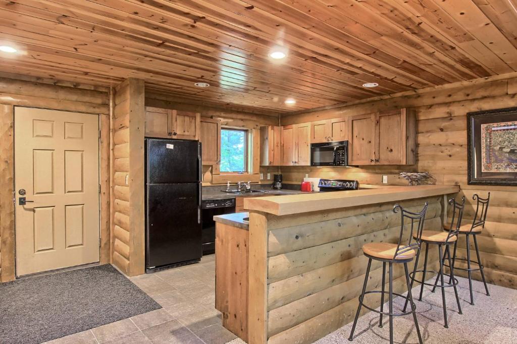 823 Mountain Cabin photo 4