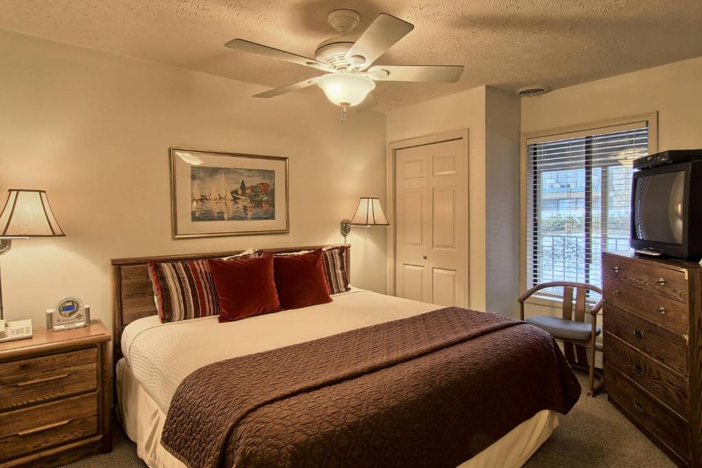 209 Pointes North Inn photo 1