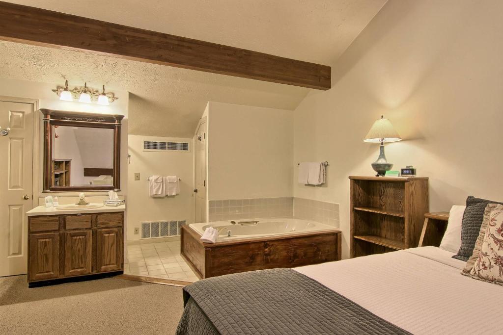209 Pointes North Inn photo 3