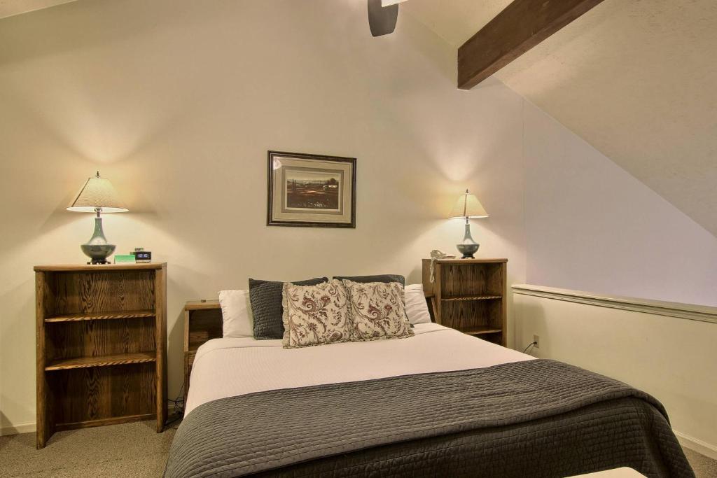 209 Pointes North Inn photo 4