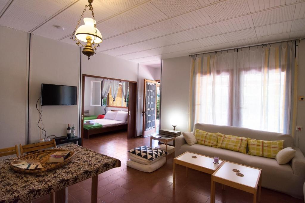 THE BOUCAMVIGLIA BEACH HOUSE photo 1