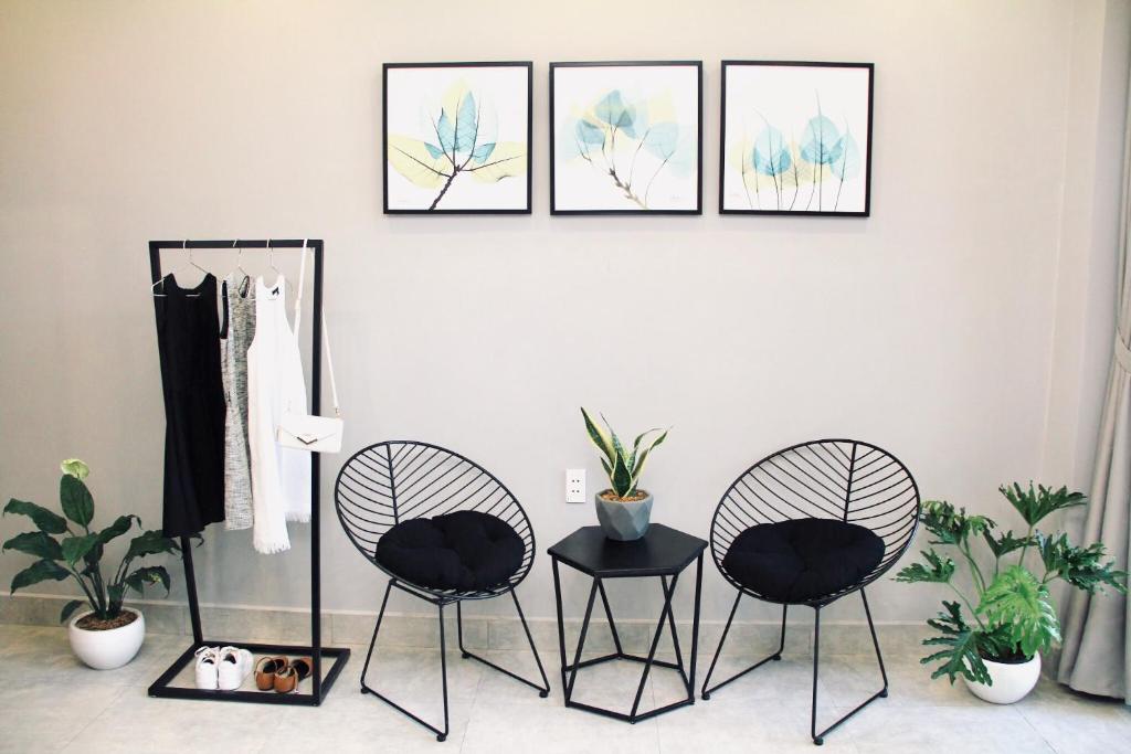 MIDMOST Boutique Hostel