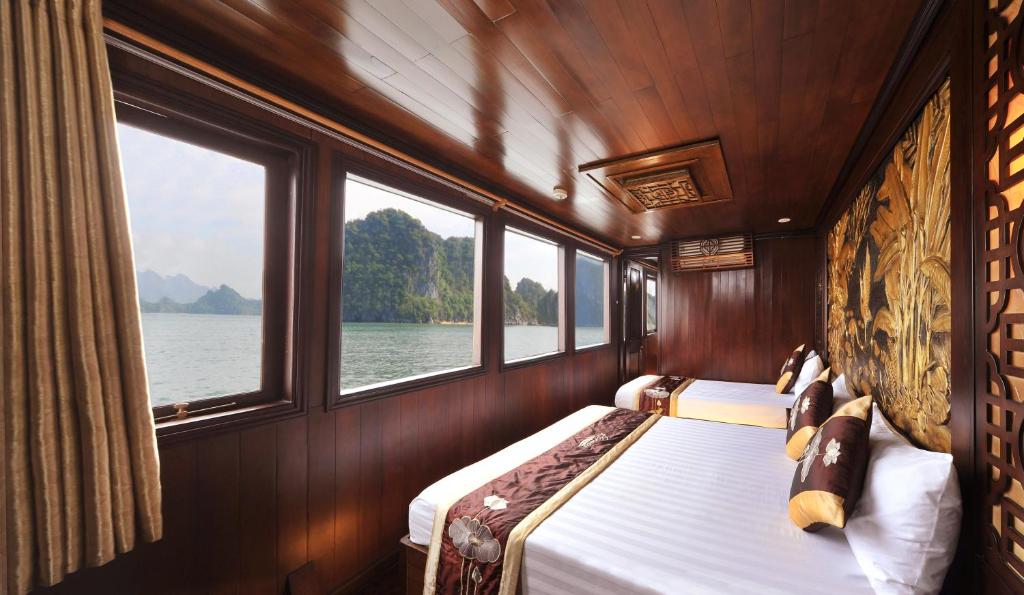 Renea Cruises Halong