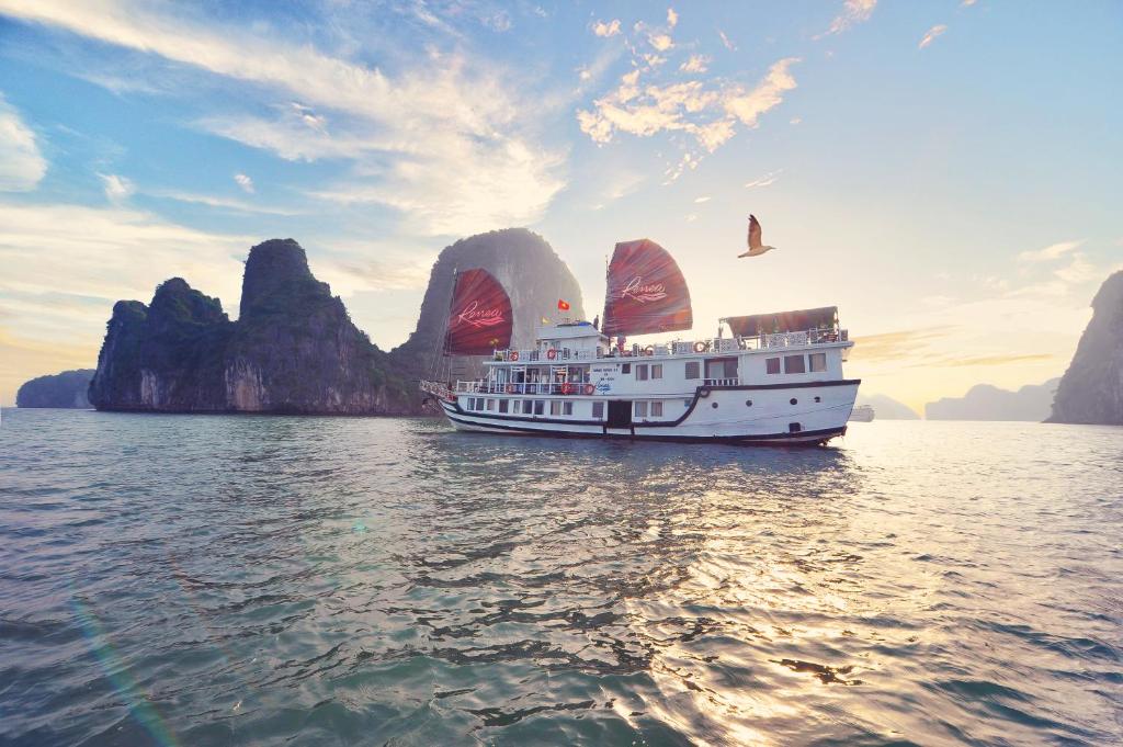 Renea Cruises Halong