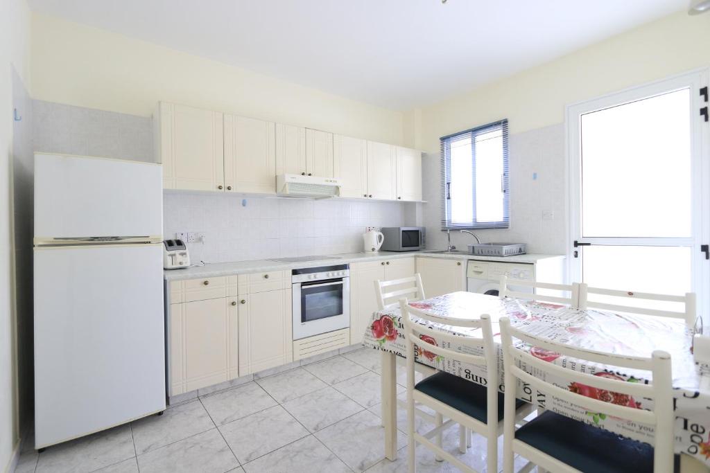 Danaos Complex photo 4