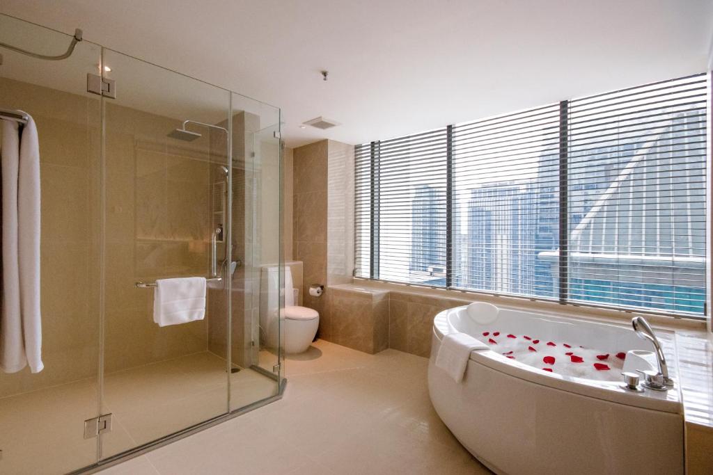 Сьюит (Угловой люкс Roselle с 1 спальней), Отель Sivatel Bangkok